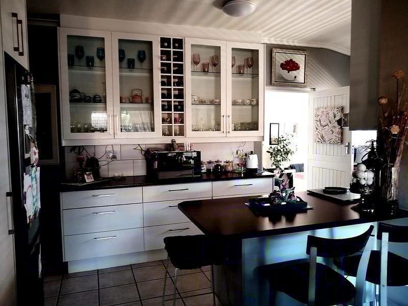 3 Bedroom Property for Sale in Peerless Park East Western Cape